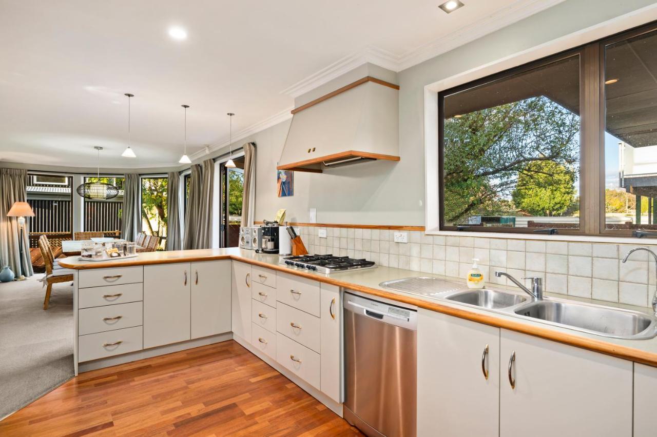 Taupo Escape - Rainbow Point Holiday Home Exterior foto