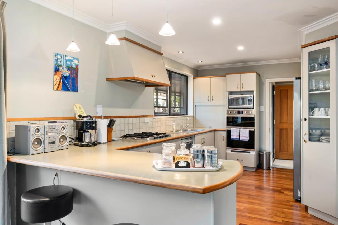 Taupo Escape - Rainbow Point Holiday Home Exterior foto